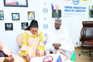 Simon Dupong signe un accord de partenariat avec la Reine Clarisse Bell