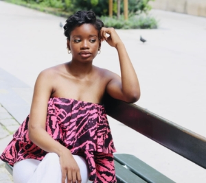 Âgée de seulement 20 ans, Tamara Essesse Nkom, cinquième fille de l’homme politique Hervé Emmanuel Nkom, est à la tête de l’association caritative « Afrique Sans Frontière», fondée il y a 30 ans par sa génitrice Léonie-Charlotte Essesse